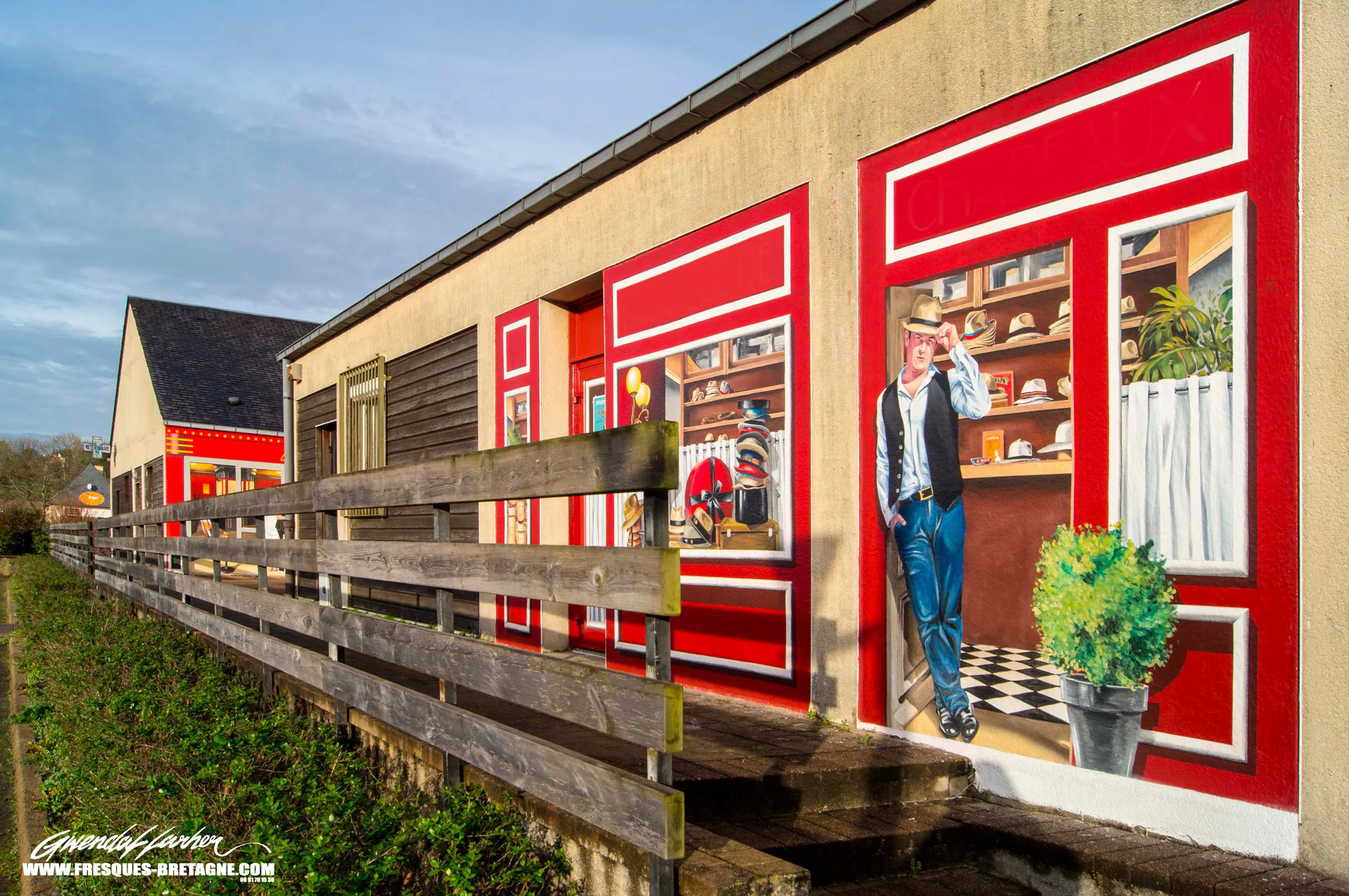 Fausse boutique de chapelier, habillage de commerces vacant de Guerlesquin